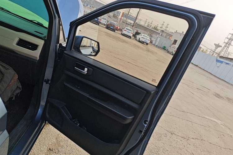 Used Wuling Hongguang PLUS 2020 1.5L Manual Comfort 7-Seater Right Front Door Interior