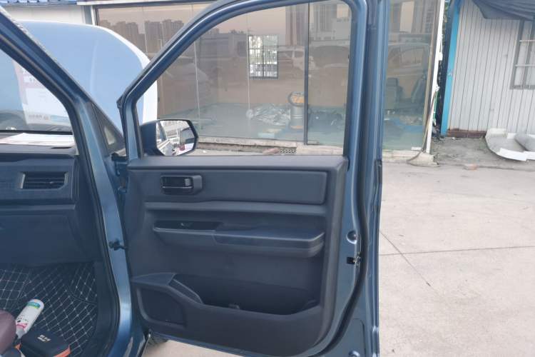 Used Wuling Hongguang PLUS 2020 1.5L Manual Standard Edition 5 Seats Right Front Door Interior
