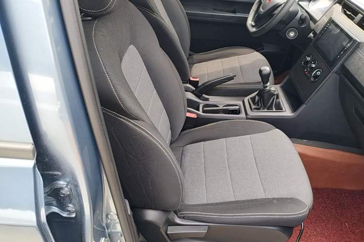Used Wuling Hongguang PLUS 2020 1.5L Manual Standard Edition 7-Seater Right Front Seat