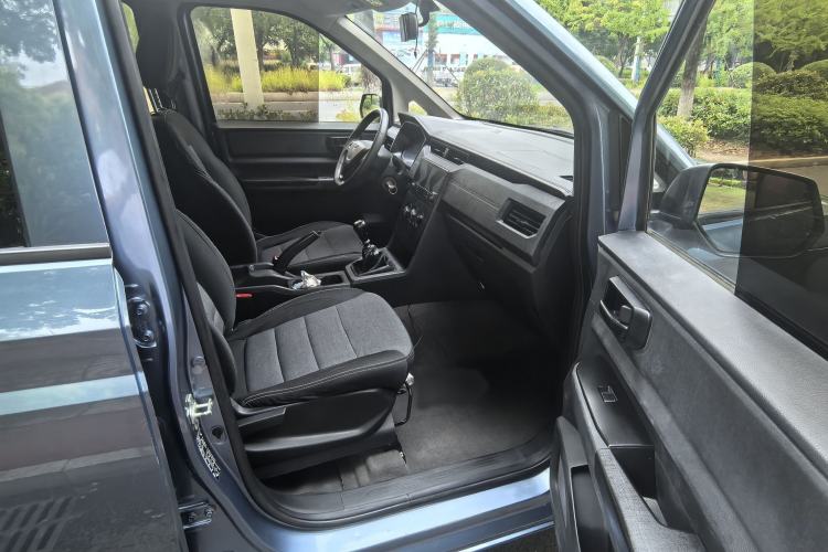 Used Wuling Hongguang PLUS 2020 1.5L Manual Standard Edition 5 Seats Right Front Seat