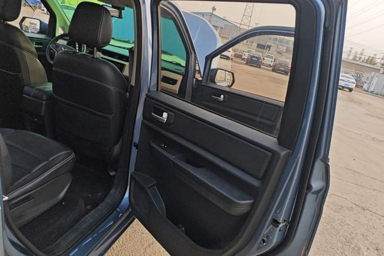 Used Wuling Hongguang PLUS 2020 1.5L Manual Comfort 7-Seater Right Rear Door Interior