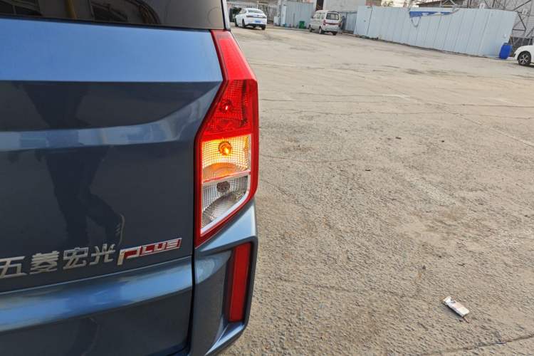 Used Wuling Hongguang PLUS 2020 1.5L Manual Comfort 7-Seater Right Rear Taillight