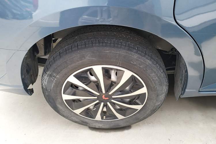Used Wuling Hongguang PLUS 2020 1.5L Manual Standard Edition 7-Seater Right Rear Wheel Hub