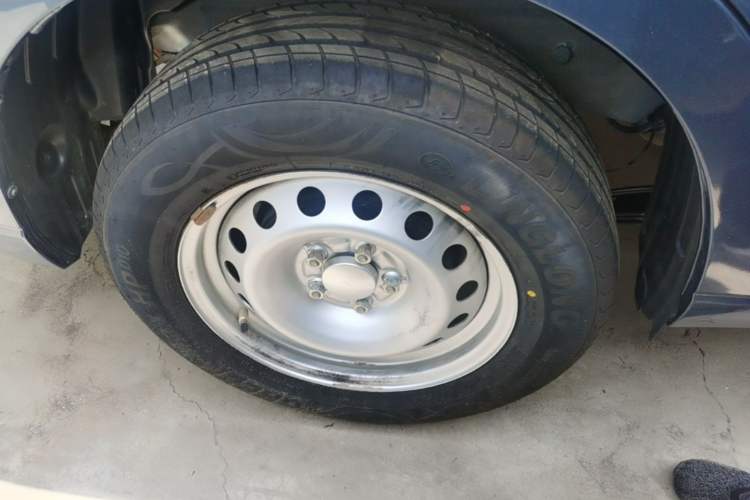 Used Wuling Hongguang PLUS 2020 1.5L Manual Standard Edition 5 Seats Right Rear Wheel Hub