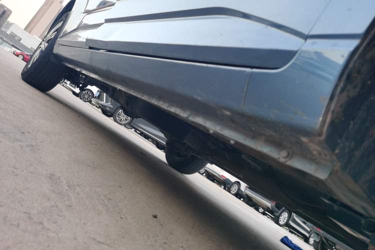 Used Wuling Hongguang PLUS 2020 1.5L Manual Standard Edition 5 Seats Right Side Sill