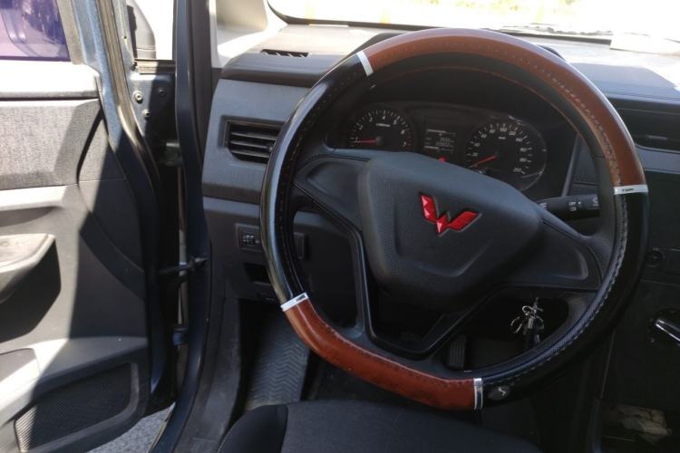 Used Wuling Hongguang PLUS 2020 1.5L Manual Standard Edition 5 Seats Steering Wheel