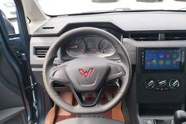 Used Wuling Hongguang PLUS 2020 1.5L Manual Standard Edition 7-Seater Steering Wheel