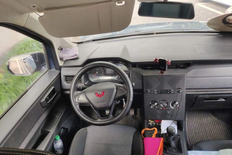 Used Wuling Hongguang PLUS 2020 1.5L Manual Standard Edition 5 Seats Steering Wheel