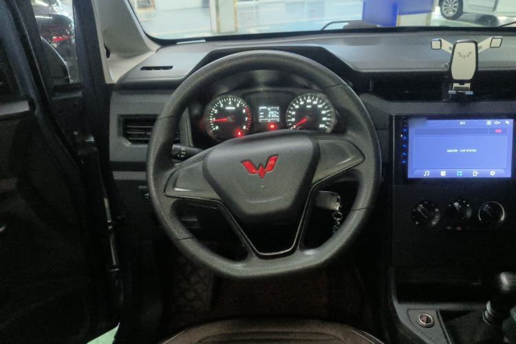 Used Wuling Hongguang PLUS 2020 1.5L Manual Standard Edition 5 Seats Steering Wheel