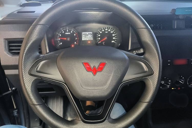 Used Wuling Hongguang PLUS 2020 1.5L Manual Standard Edition 5 Seats Steering Wheel