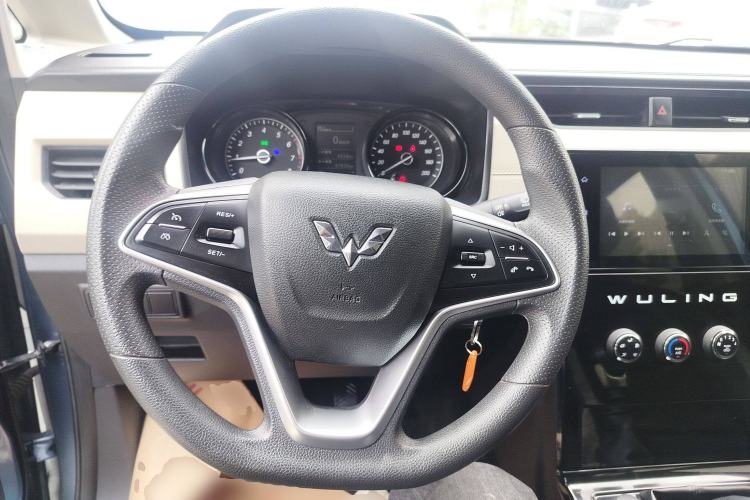Used Wuling Hongguang PLUS 2020 1.5L Manual Comfort 7-Seater Steering Wheel