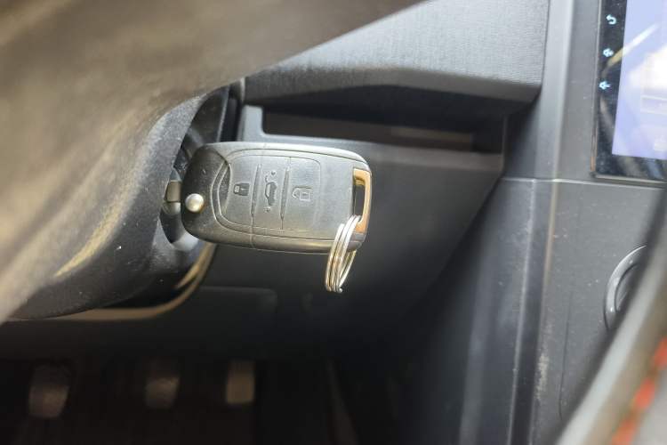 Used Wuling Hongguang PLUS 2020 1.5L Manual Standard Edition 5 Seats Vehicle Key