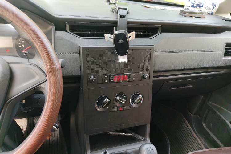 Used Wuling Hongguang PLUS 2020 1.5L Manual Standard Edition 5 Seats Audio And AC Panel