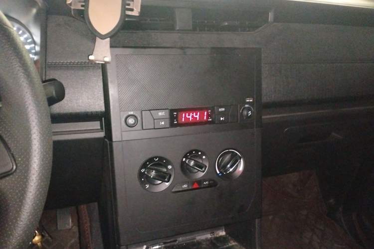 Used Wuling Hongguang PLUS 2020 1.5L Manual Standard Edition 5 Seats Audio And AC Panel