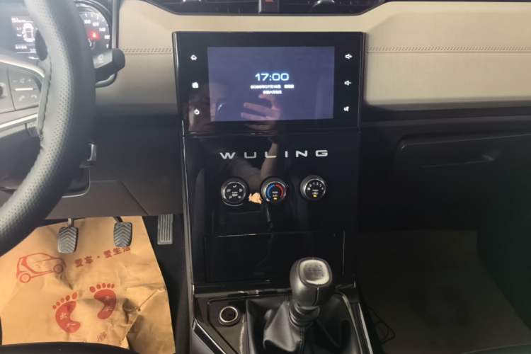 Used Wuling Hongguang PLUS 2020 1.5T Manual Commercial Vehicle 7 Seats Audio And AC Panel