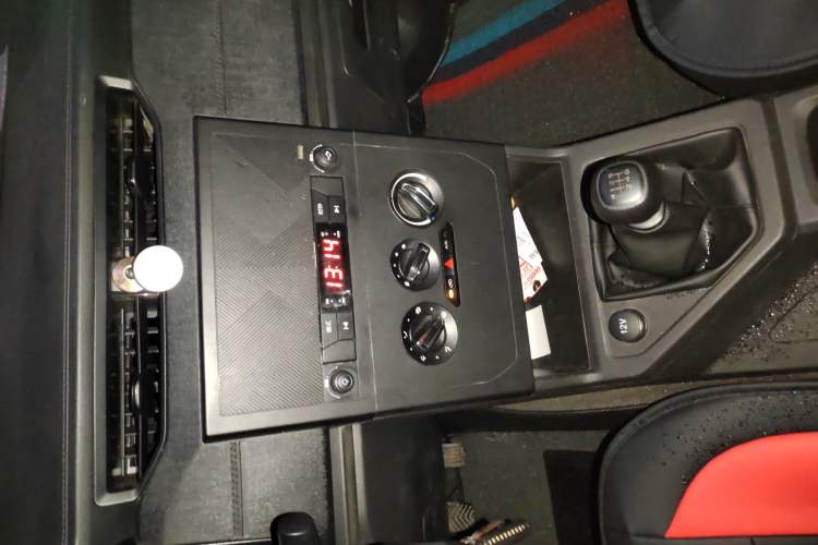 Used Wuling Hongguang PLUS 2020 1.5L Manual Standard Edition 5 Seats Audio And AC Panel