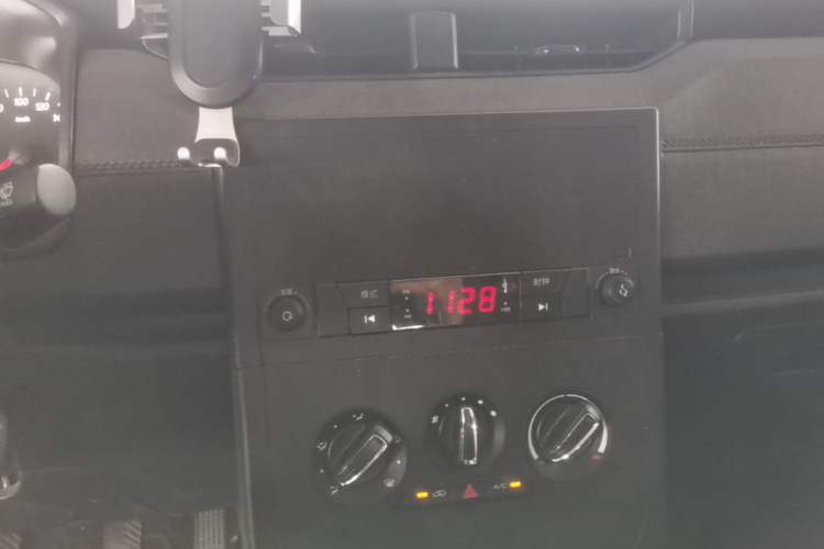 Used Wuling Hongguang PLUS 2020 1.5L Manual Standard Edition 7-Seater Audio And AC Panel