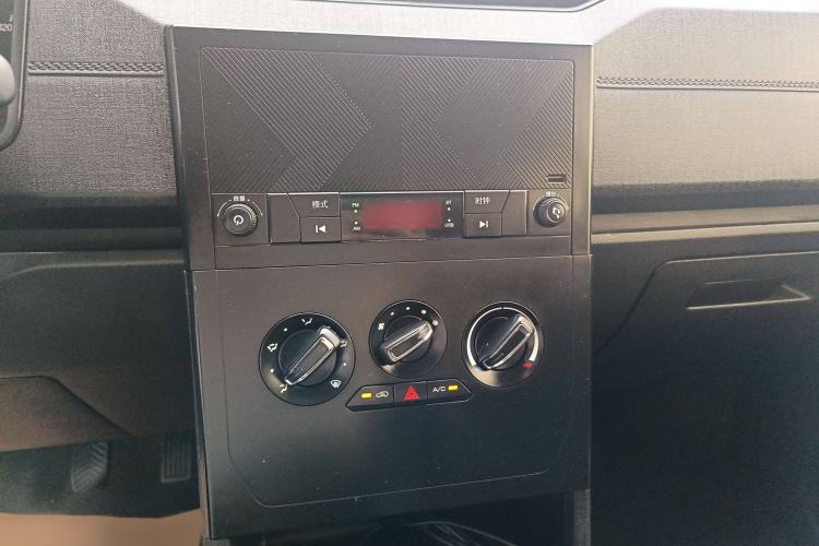 Used Wuling Hongguang PLUS 2020 1.5L Manual Standard Edition 5 Seats Audio And AC Panel