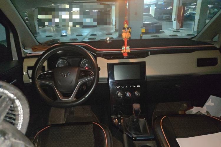 Used Wuling Hongguang PLUS 2020 1.5L Manual Comfort 7-Seater Center Console
