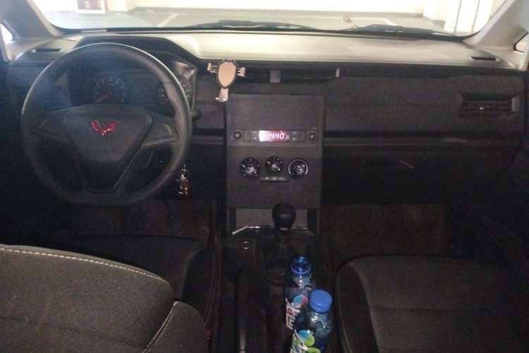 Used Wuling Hongguang PLUS 2020 1.5L Manual Standard Edition 5 Seats Center Console
