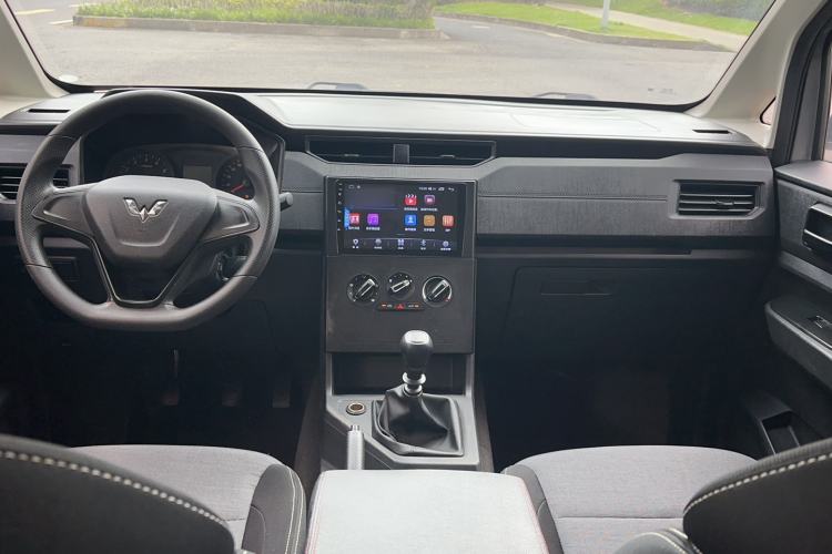 Used Wuling Hongguang PLUS 2020 1.5L Manual Standard Edition 5 Seats Center Console
