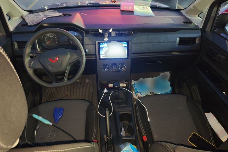 Used Wuling Hongguang PLUS 2020 1.5L Manual Standard Edition 7-Seater Center Console