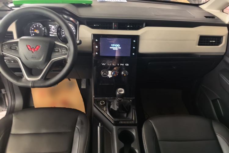 Used Wuling Hongguang PLUS 2020 1.5T Manual Commercial Vehicle 7 Seats Center Console