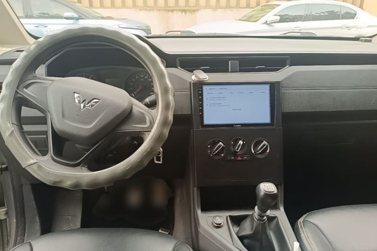 Used Wuling Hongguang PLUS 2020 1.5L Manual Standard Edition 5 Seats Center Console