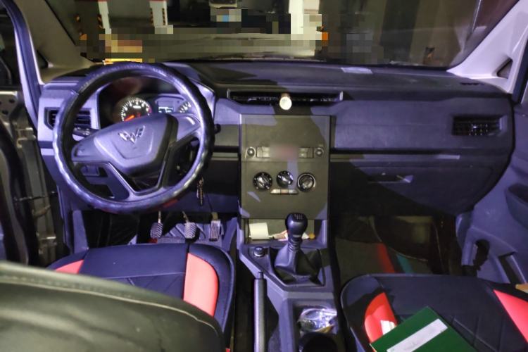 Used Wuling Hongguang PLUS 2020 1.5L Manual Standard Edition 5 Seats Center Console