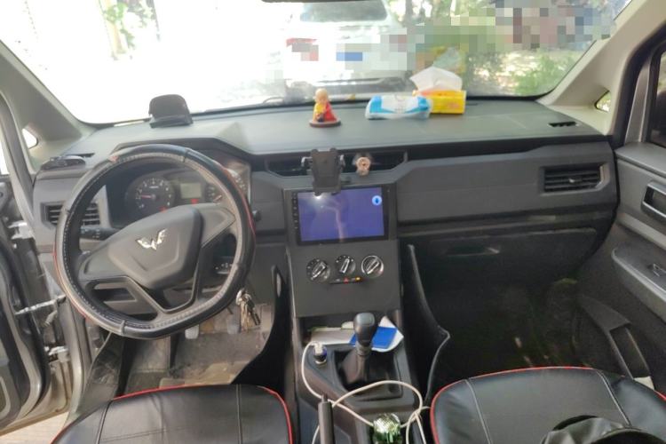 Used Wuling Hongguang PLUS 2020 1.5L Manual Standard Edition 5 Seats Center Console
