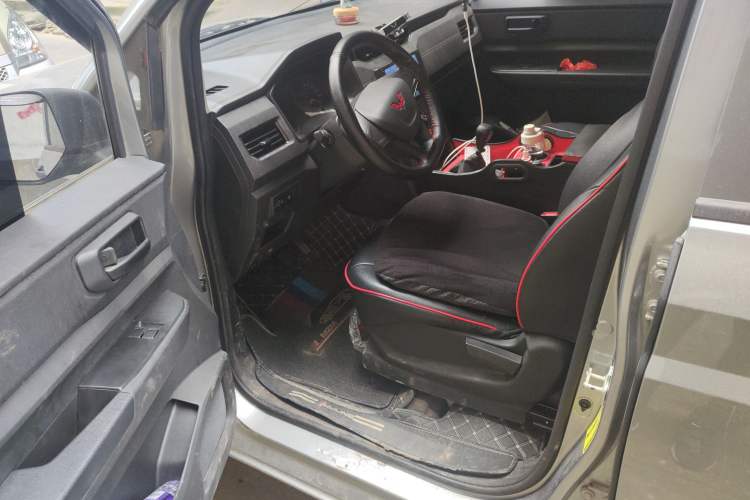 Used Wuling Hongguang PLUS 2020 1.5L Manual Standard Edition 5 Seats Driver Seat