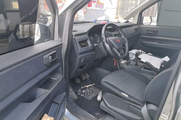 Used Wuling Hongguang PLUS 2020 1.5L Manual Standard Edition 5 Seats Driver Seat