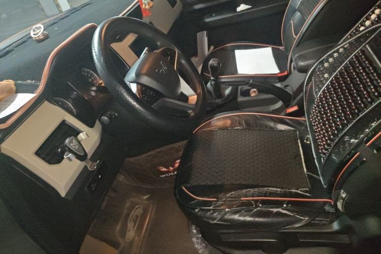 Used Wuling Hongguang PLUS 2020 1.5L Manual Comfort 7-Seater Driver Seat