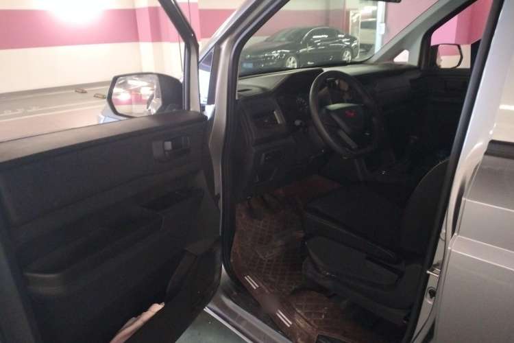 Used Wuling Hongguang PLUS 2020 1.5L Manual Standard Edition 5 Seats Driver Seat