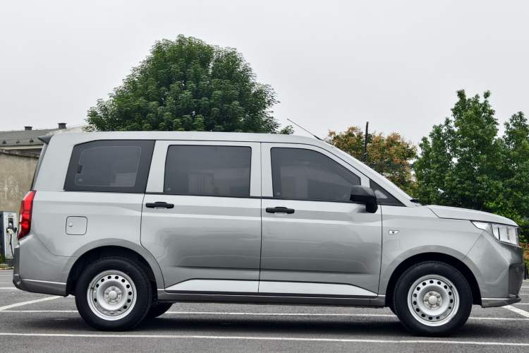 Used Wuling Hongguang PLUS 2020 1.5L Manual Standard Edition 7-Seater Exterior 4