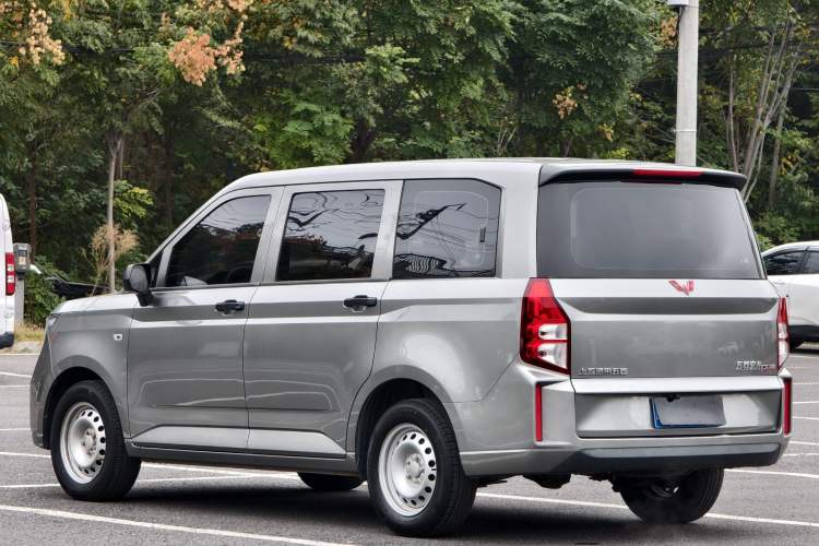 Used Wuling Hongguang PLUS 2020 1.5L Manual Standard Edition 7-Seater Exterior 5
