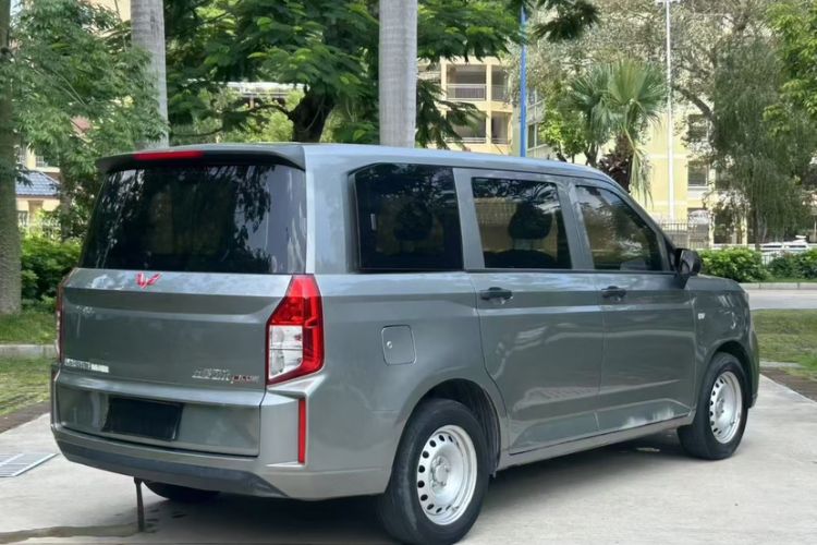 Used Wuling Hongguang PLUS 2020 1.5L Manual Standard Edition 5 Seats Exterior 5