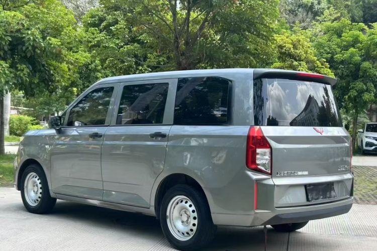 Used Wuling Hongguang PLUS 2020 1.5L Manual Standard Edition 5 Seats Exterior 6