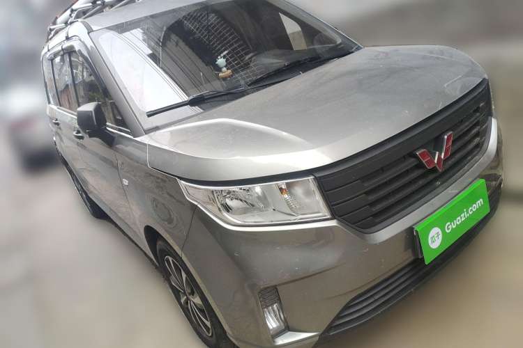 Used Wuling Hongguang PLUS 2020 1.5L Manual Standard Edition 5 Seats Front Right 45 Deg