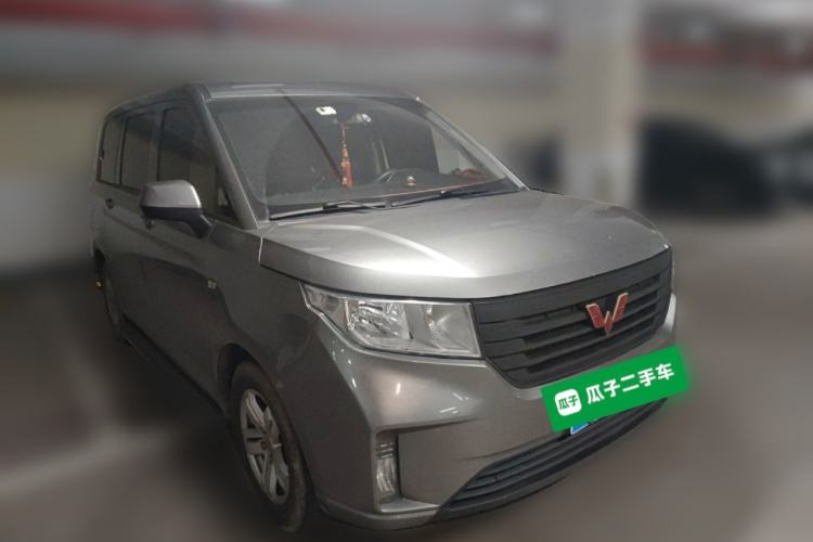 Used Wuling Hongguang PLUS 2020 1.5L Manual Comfort 7-Seater Front Right 45 Deg