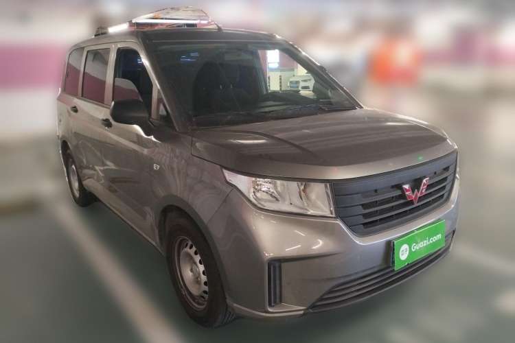 Used Wuling Hongguang PLUS 2020 1.5L Manual Standard Edition 5 Seats Front Right 45 Deg