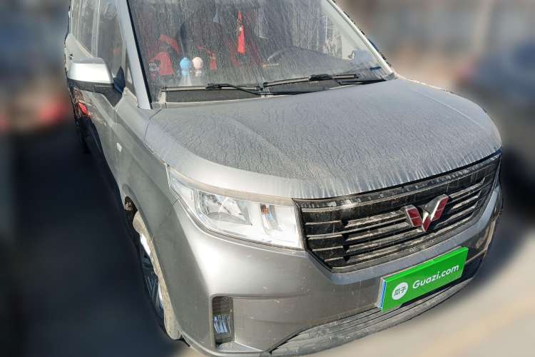 Used Wuling Hongguang PLUS 2020 1.5L Manual Comfort 7-Seater Front Right 45 Deg
