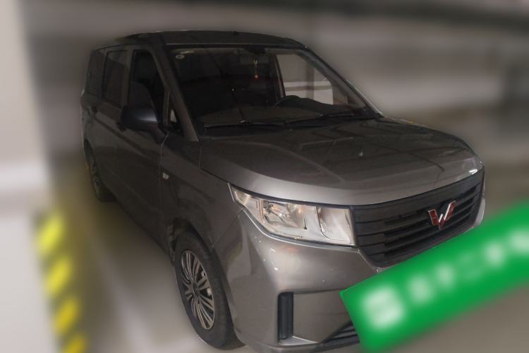 Used Wuling Hongguang PLUS 2020 1.5L Manual Standard Edition 5 Seats Front Right 45 Deg