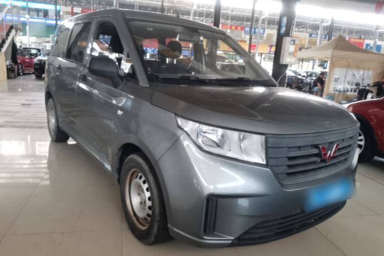 Used Wuling Hongguang PLUS 2020 1.5L Manual Standard Edition 7-Seater Front Right 45 Deg