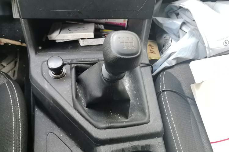 Used Wuling Hongguang PLUS 2020 1.5L Manual Standard Edition 5 Seats Gear Lever