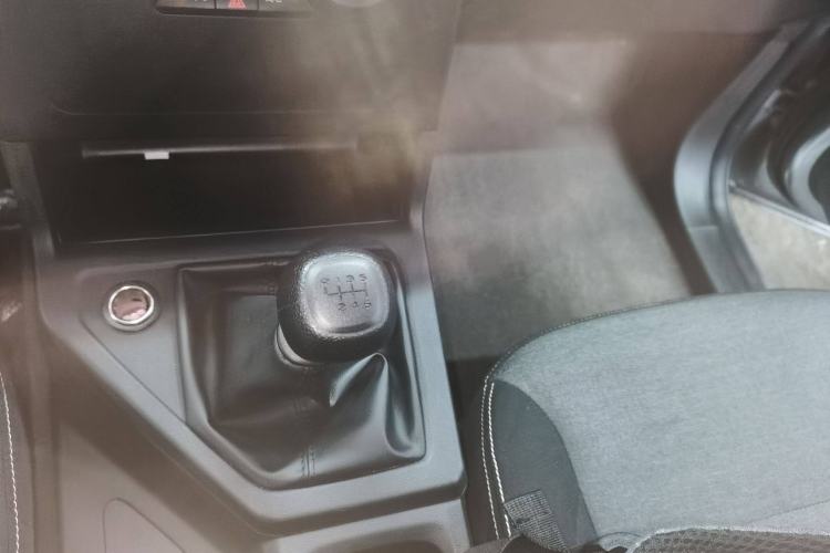 Used Wuling Hongguang PLUS 2020 1.5L Manual Standard Edition 7-Seater Gear Lever
