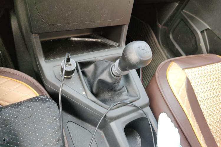 Used Wuling Hongguang PLUS 2020 1.5L Manual Standard Edition 5 Seats Gear Lever