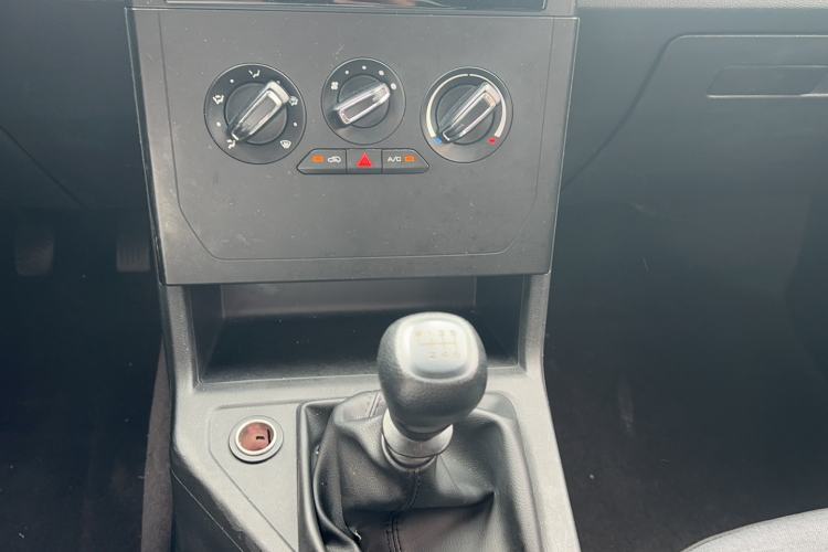 Used Wuling Hongguang PLUS 2020 1.5L Manual Standard Edition 5 Seats Gear Lever