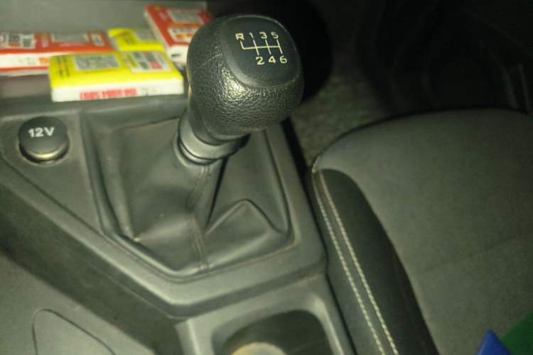 Used Wuling Hongguang PLUS 2020 1.5L Manual Standard Edition 5 Seats Gear Lever