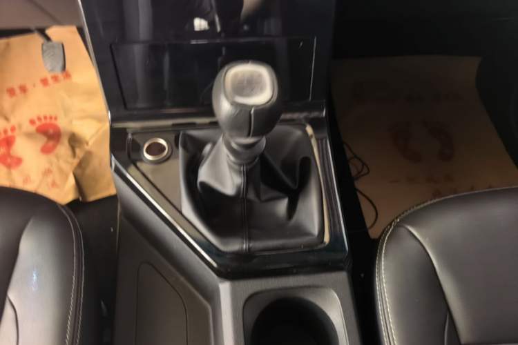 Used Wuling Hongguang PLUS 2020 1.5T Manual Commercial Vehicle 7 Seats Gear Lever